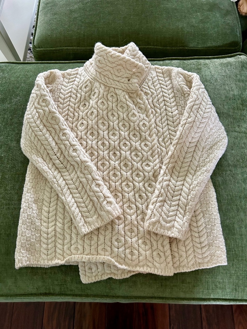 Aran Sweater Market Women’s 2 Button Cardigan Made in Ireland 100% Wool Sz Med.